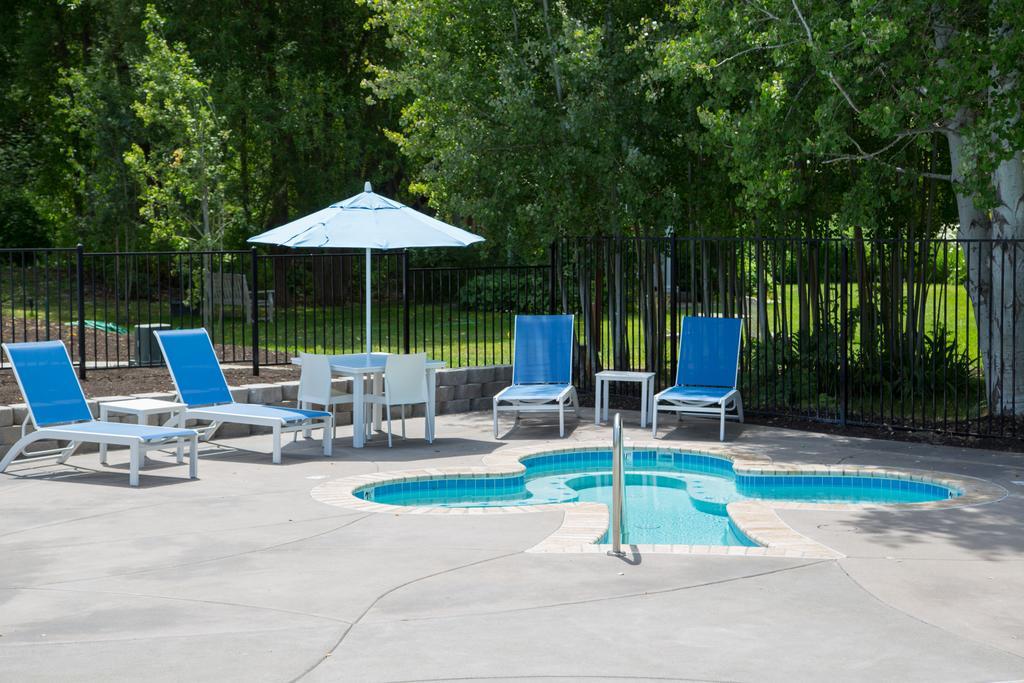 Lithia Springs 4*